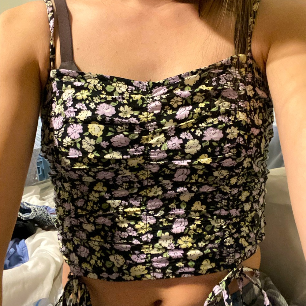 NWT hollister floral cropped tank top.